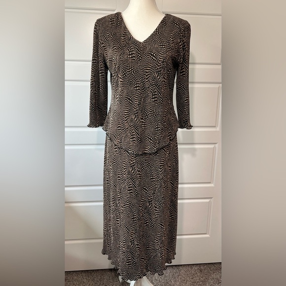 Connected Petite Dresses & Skirts - Connected Petite Women's 10P‎ Black Tan Abstract Print V Neck 3/4 Sleeve Peplum